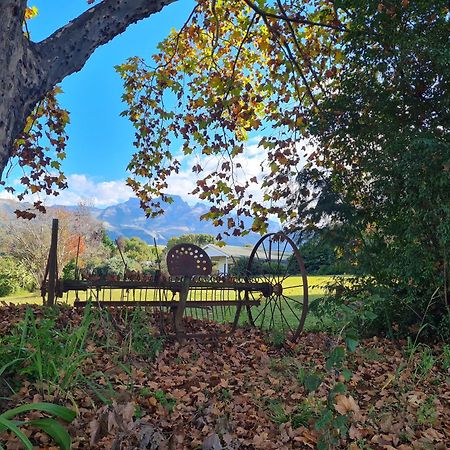 Swallowfield Rondavels Champagne Valley Exterior photo