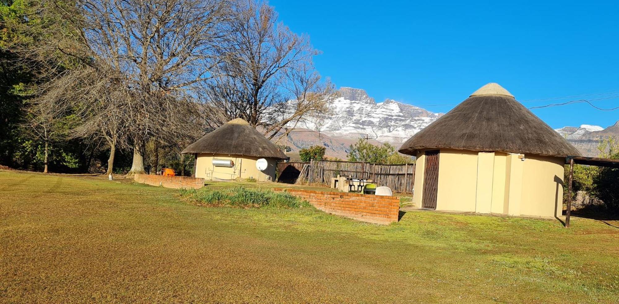 Swallowfield Rondavels Champagne Valley Exterior photo